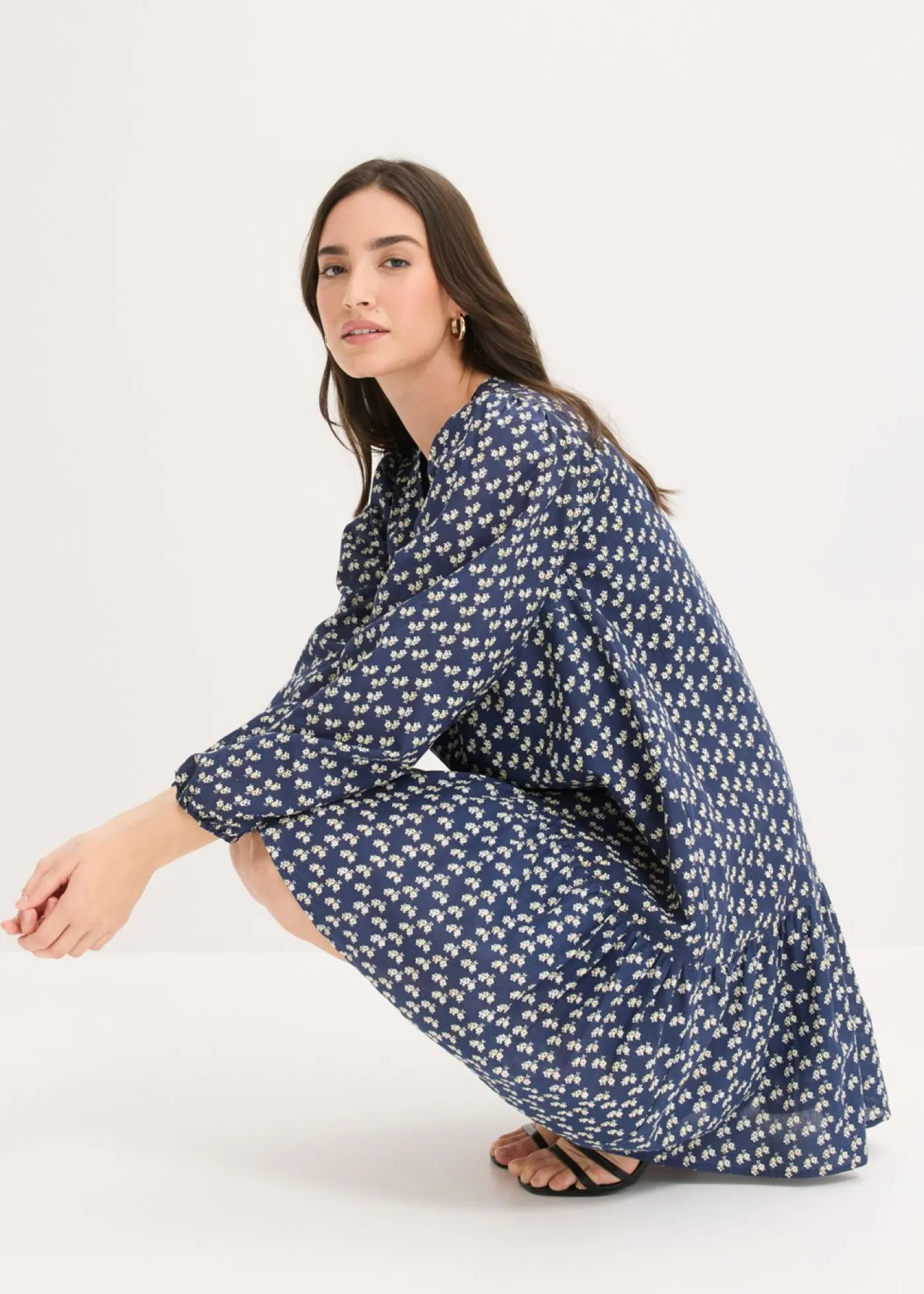 bonprix bonprix Vestidos|Novedades>Vestido corto con estructura arrugada Azul marino de flores