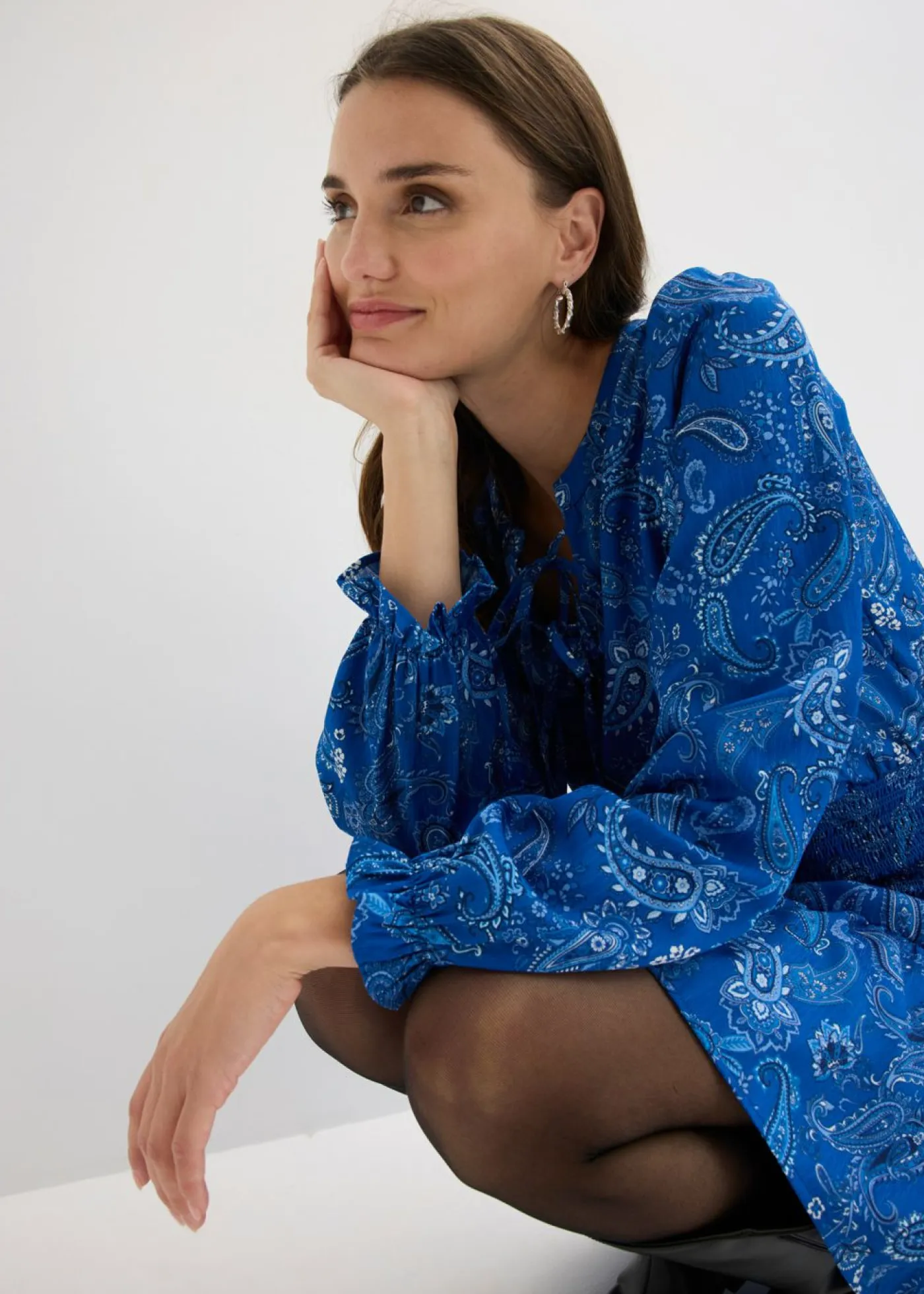 bonprix bonprix Vestidos>Vestido corto de crepé estructurado Azul ártico paisley