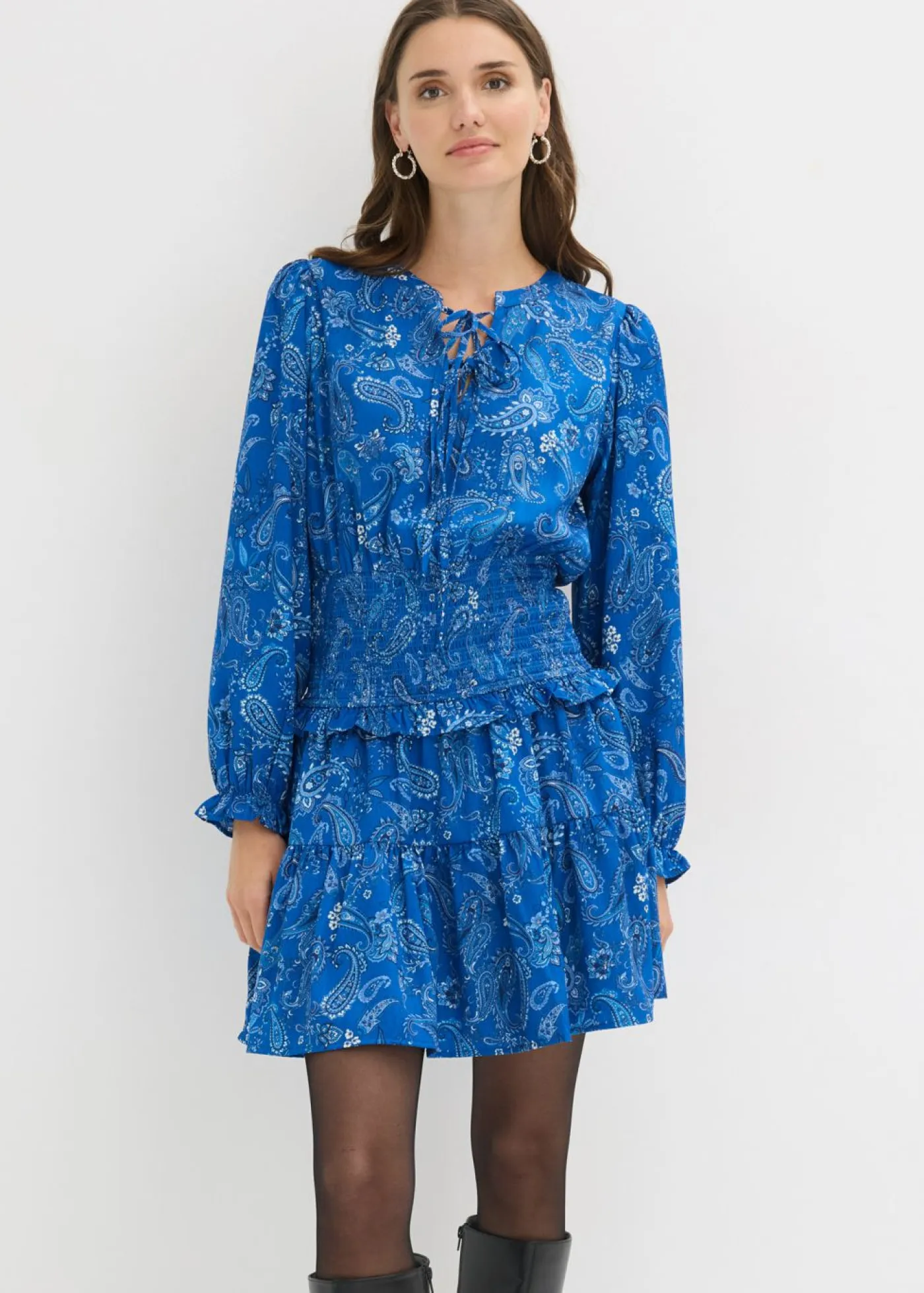 bonprix bonprix Vestidos>Vestido corto de crepé estructurado Azul ártico paisley