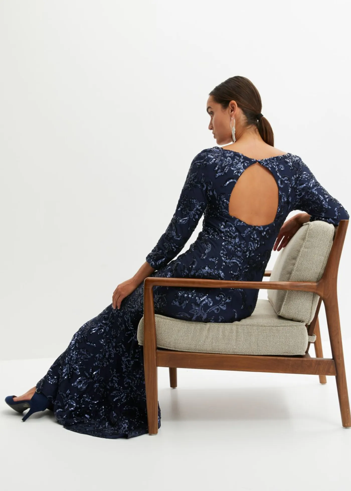 bonprix bonprix Vestidos|Tallas Pequeñas>Vestido de lentejuelas con escote en la espalda Azul marino