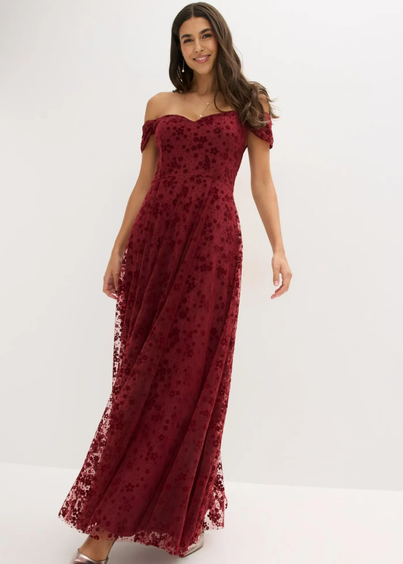 bonprix bonprix Vestidos|Ropa Elegante>Vestido de noche con un elegante bordado floral Rojo rubí