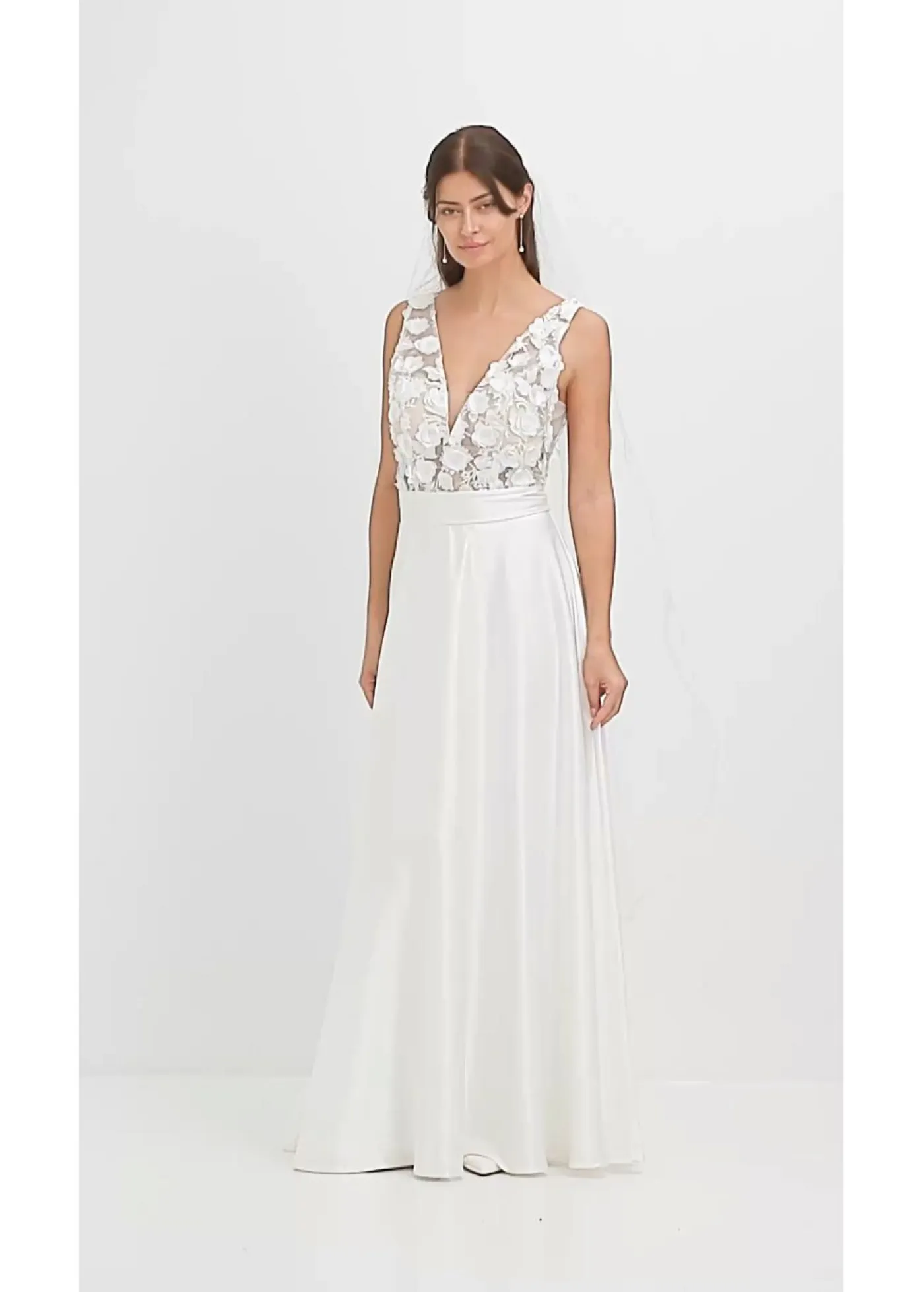 Mujer bonprix bonprix Vestido de novia de satén brillante con aplicaciones de flores