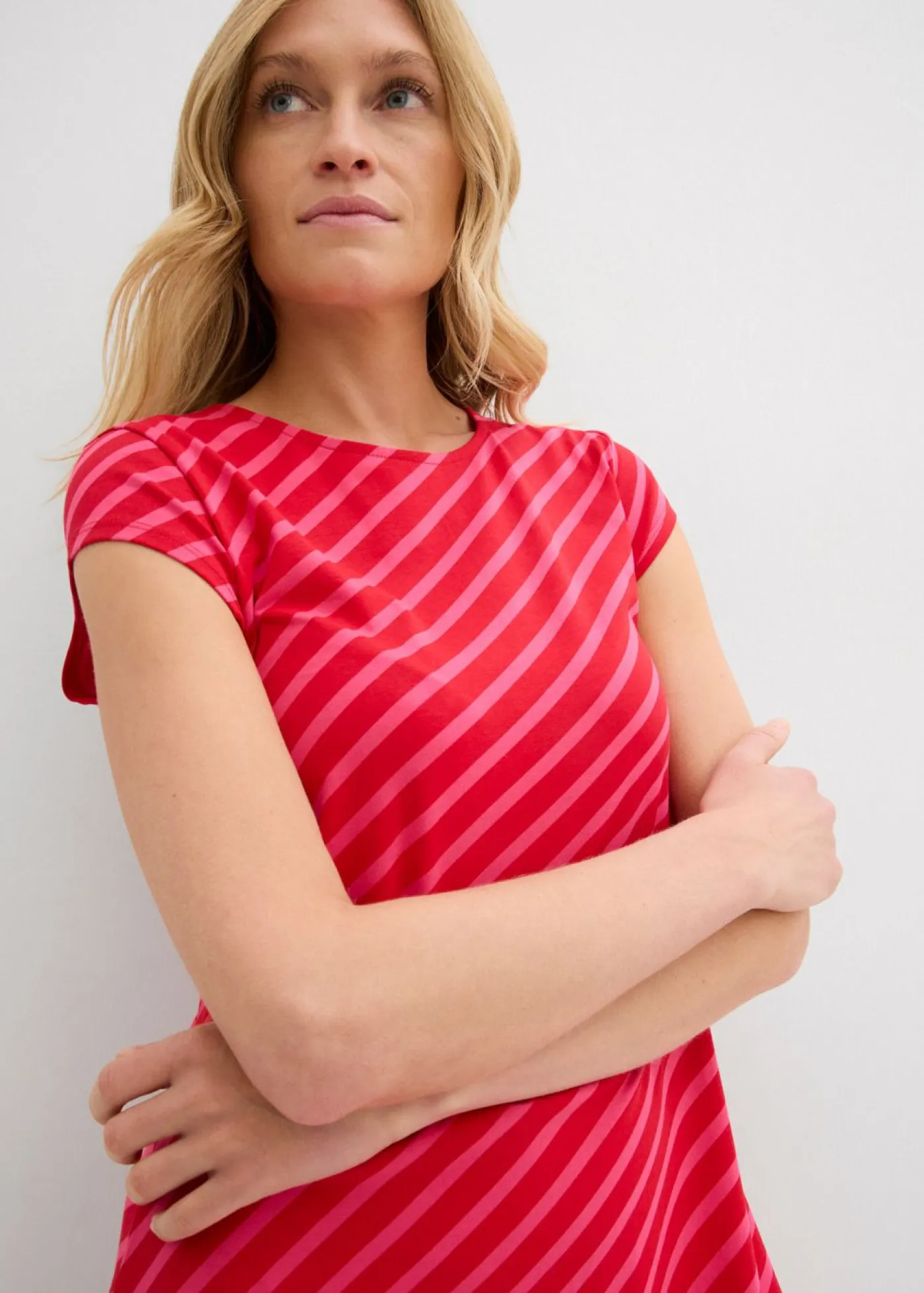 bonprix bonprix Vestidos>Vestido de punto con ajuste favorecedor rosa oscuro-rojo tomate con rayas