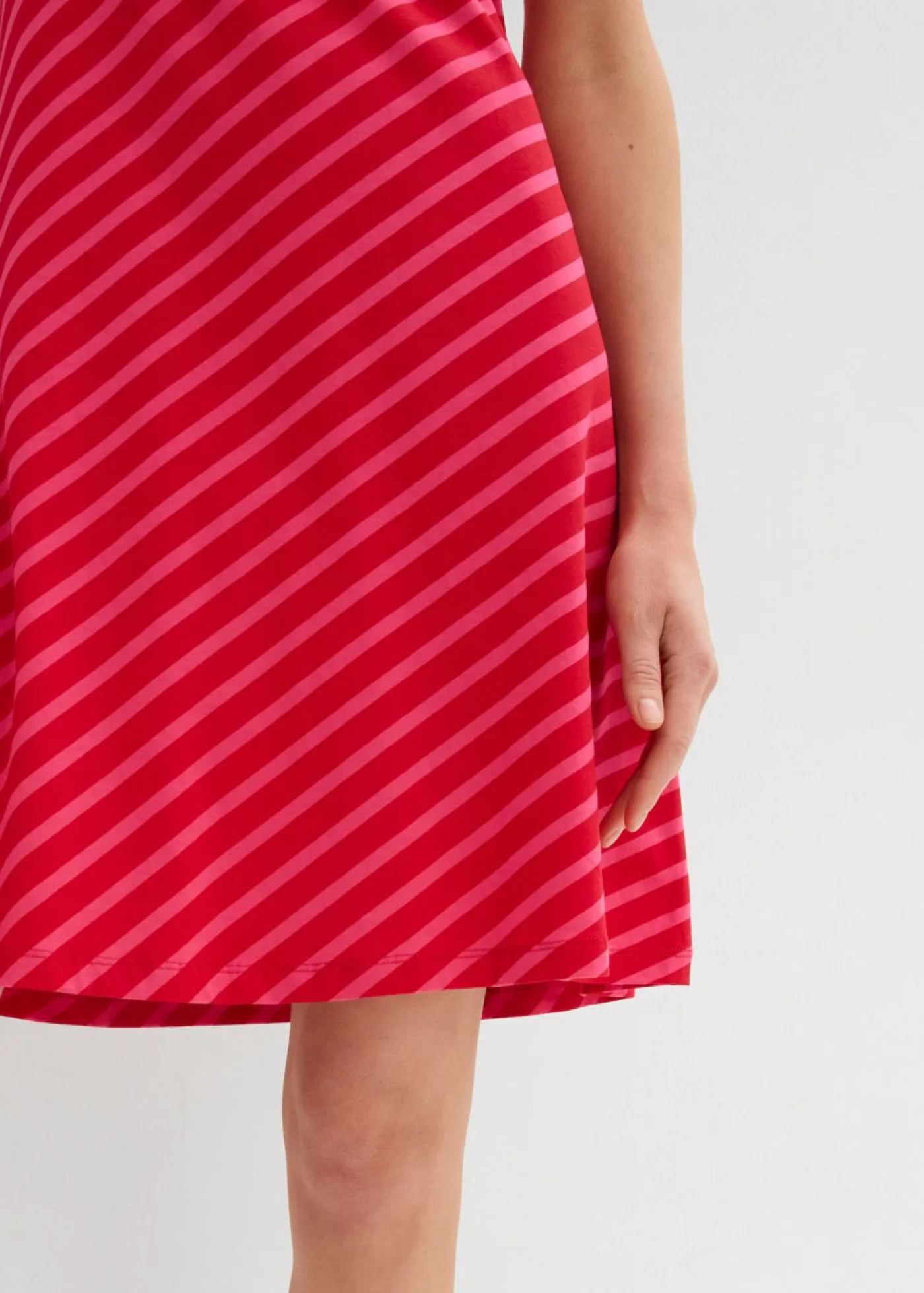 bonprix bonprix Vestidos>Vestido de punto con ajuste favorecedor rosa oscuro-rojo tomate con rayas