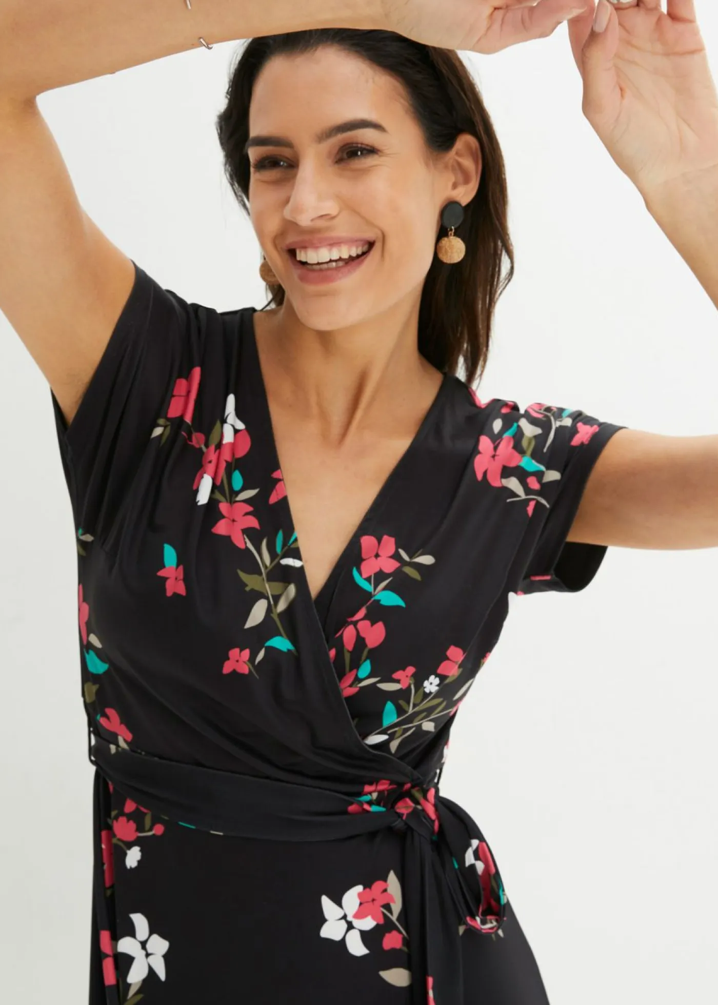 bonprix bonprix Vestidos>Vestido de punto de diseño cruzado negro-frambuesa con flores