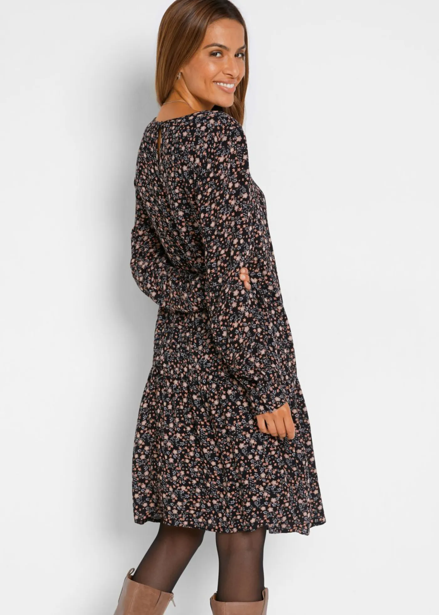 bonprix bonprix Vestidos>Vestido de viscosa fluida Negro con flores
