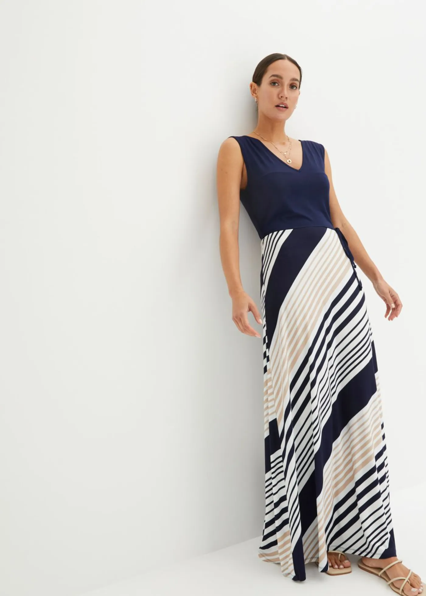 bonprix bonprix Vestidos>Vestido largo de mezcla de viscosa suave Azul marino-crema con rayas