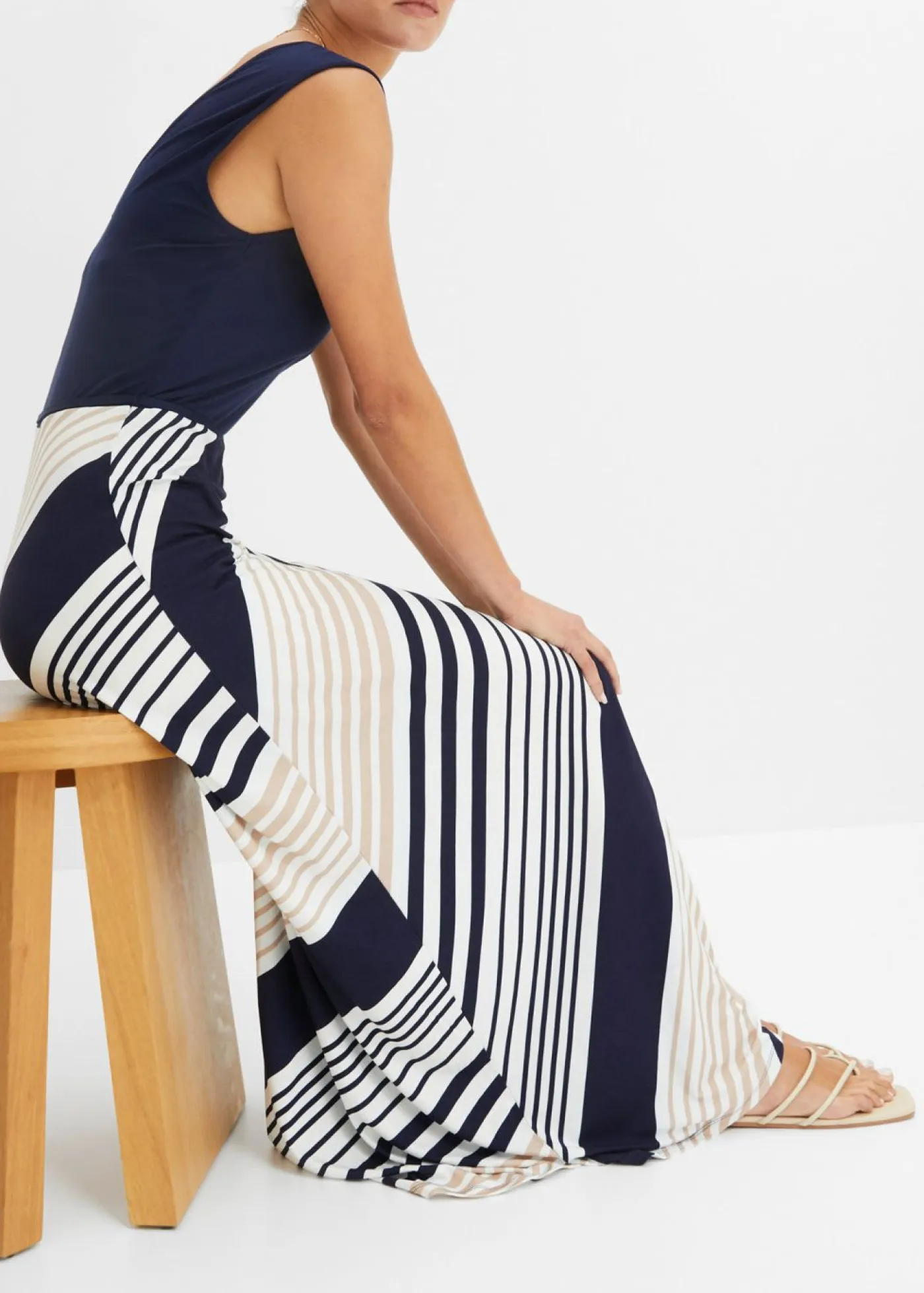 bonprix bonprix Vestidos>Vestido largo de mezcla de viscosa suave Azul marino-crema con rayas