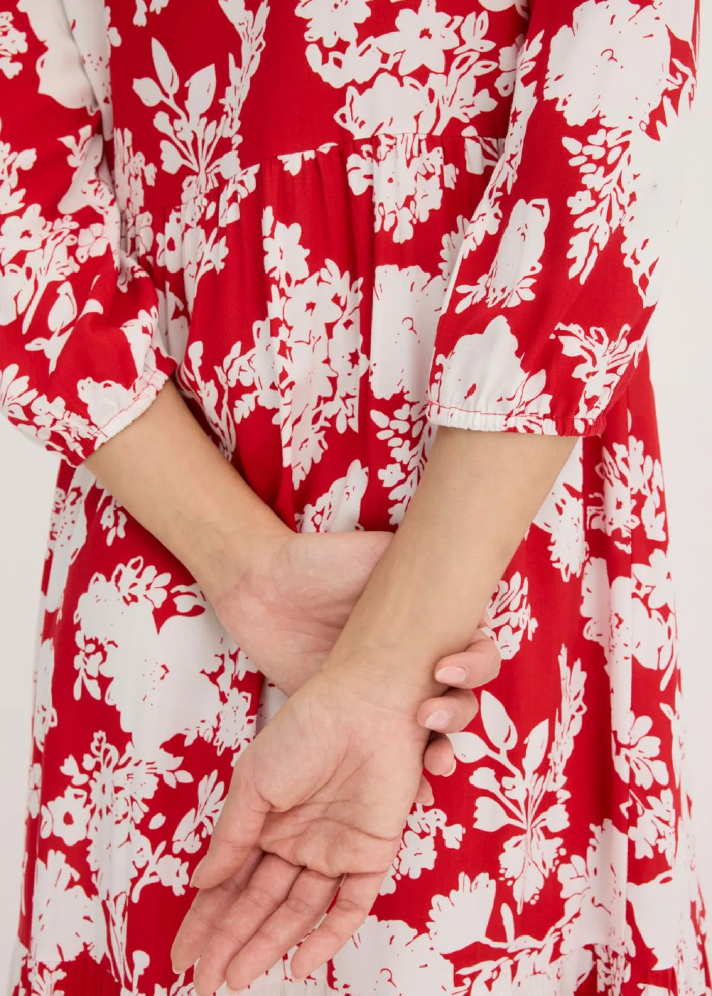 bonprix bonprix Vestidos>Vestido largo de viscosa fluida rojo tomate/blanco con flores