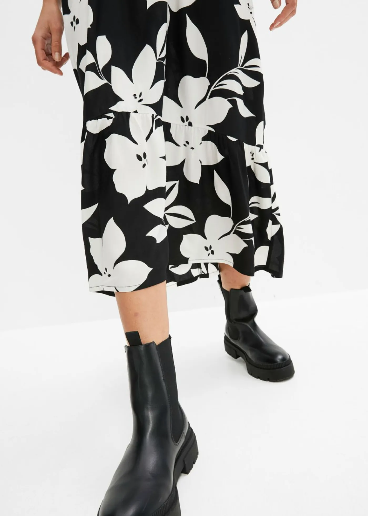 bonprix bonprix Vestidos|Novedades>Vestido largo de viscosa fluida negro-blanco con flores