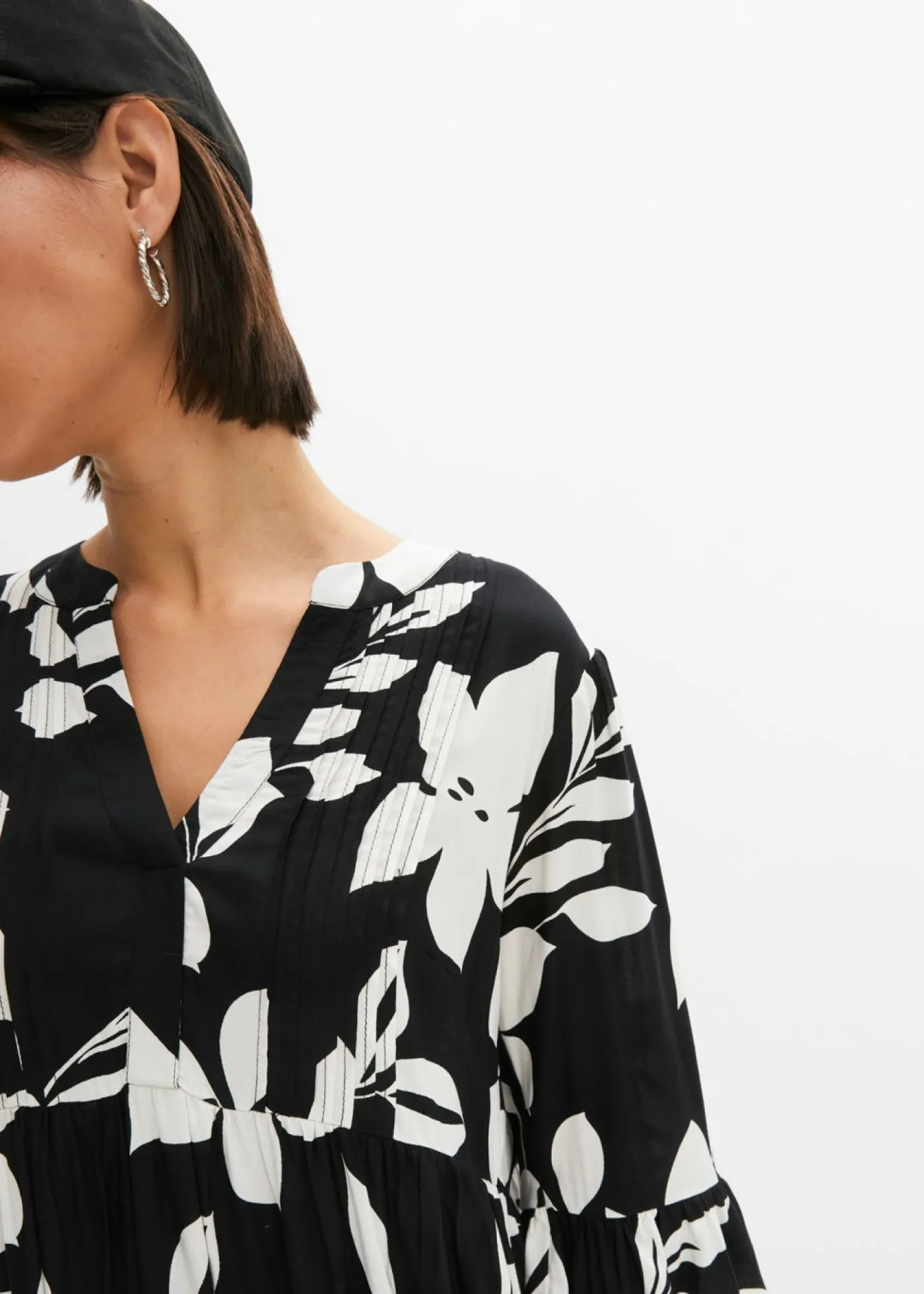 bonprix bonprix Vestidos|Novedades>Vestido largo de viscosa fluida negro-blanco con flores