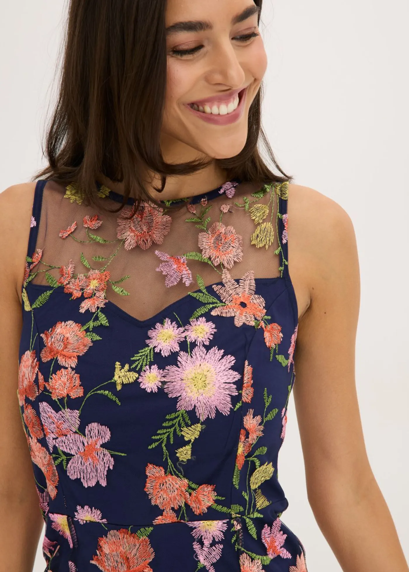 bonprix bonprix Vestidos|Ropa Elegante>Vestido midi con bordado floral azul marino con flores