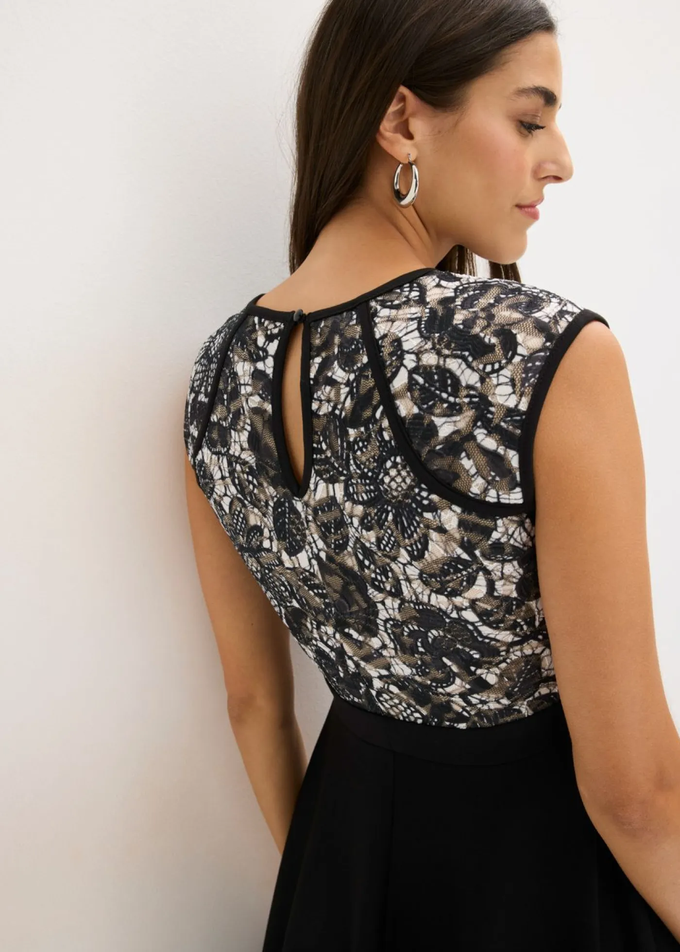 bonprix bonprix Vestidos|Novedades>Vestido midi con encaje Negro