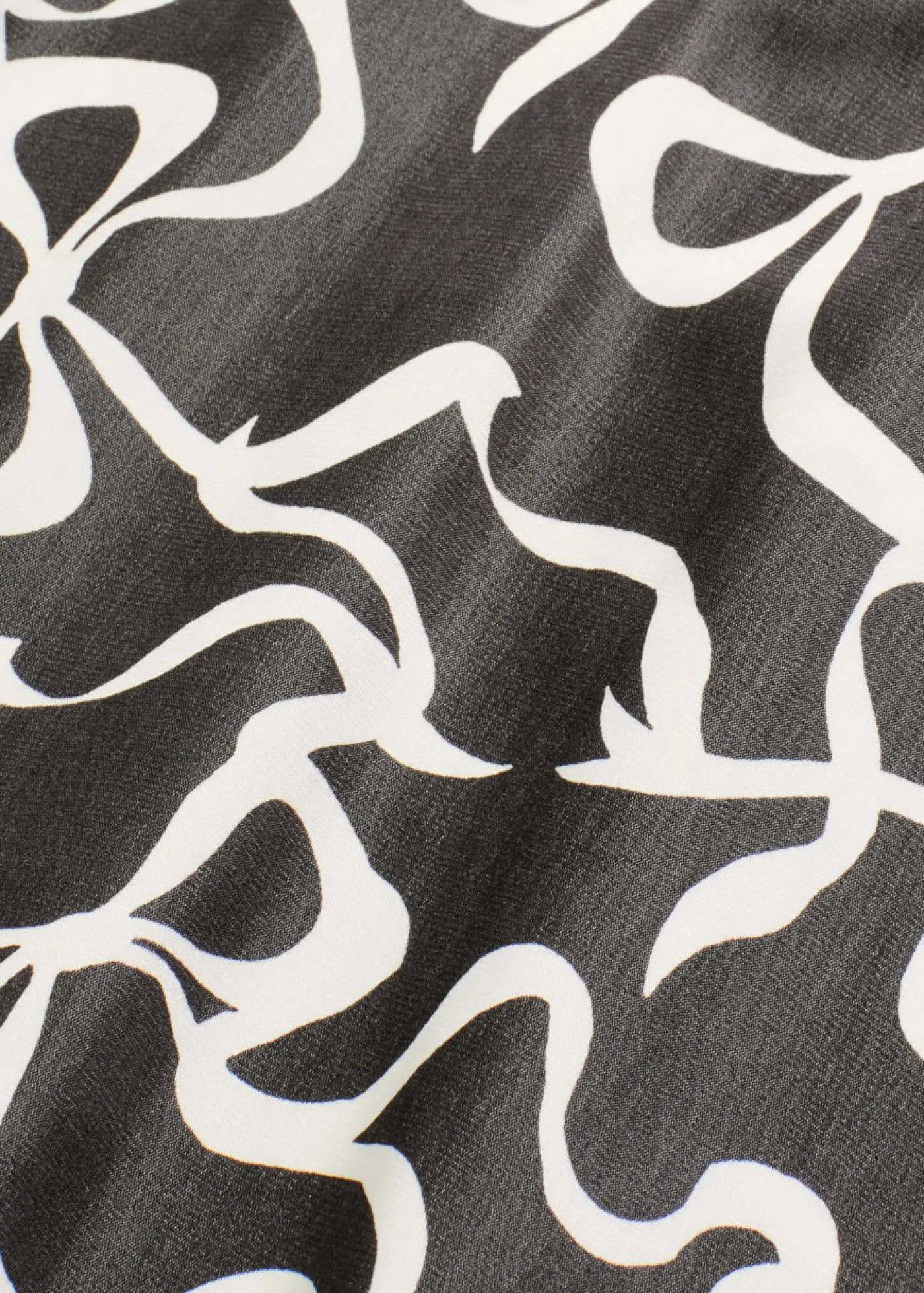 bonprix bonprix Vestidos>Vestido midi de mezcla de viscosa fluida Negro-blanco con estampado gráfico