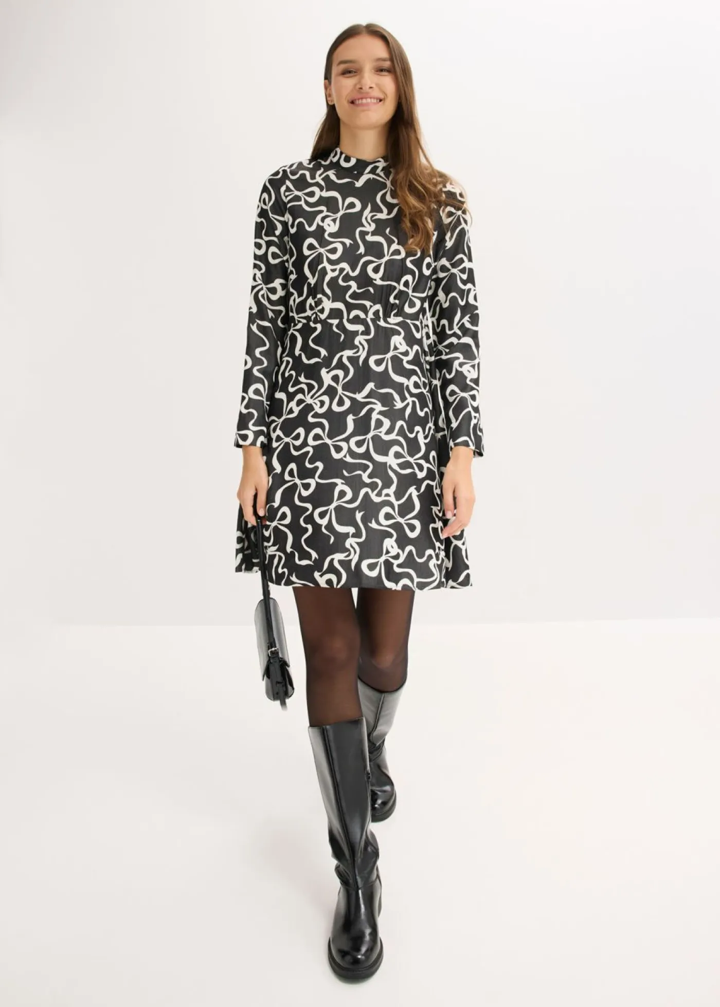 bonprix bonprix Vestidos>Vestido midi de mezcla de viscosa fluida Negro-blanco con estampado gráfico