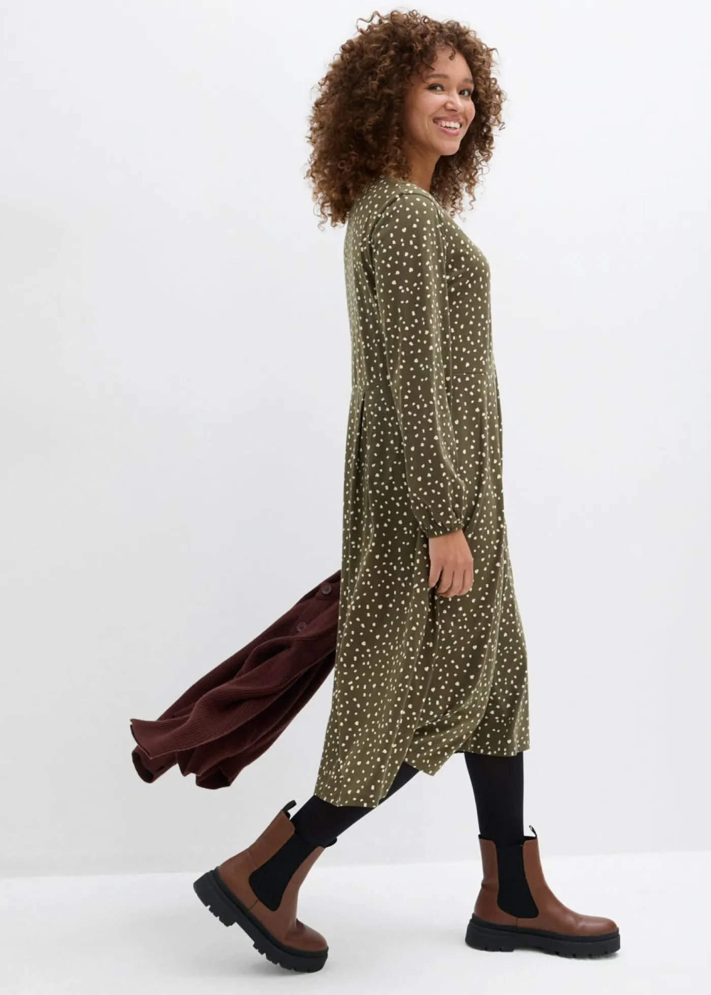 bonprix bonprix Vestidos>Vestido midi de punto de algodón Verde oliva oscuro/arena claro de lunares