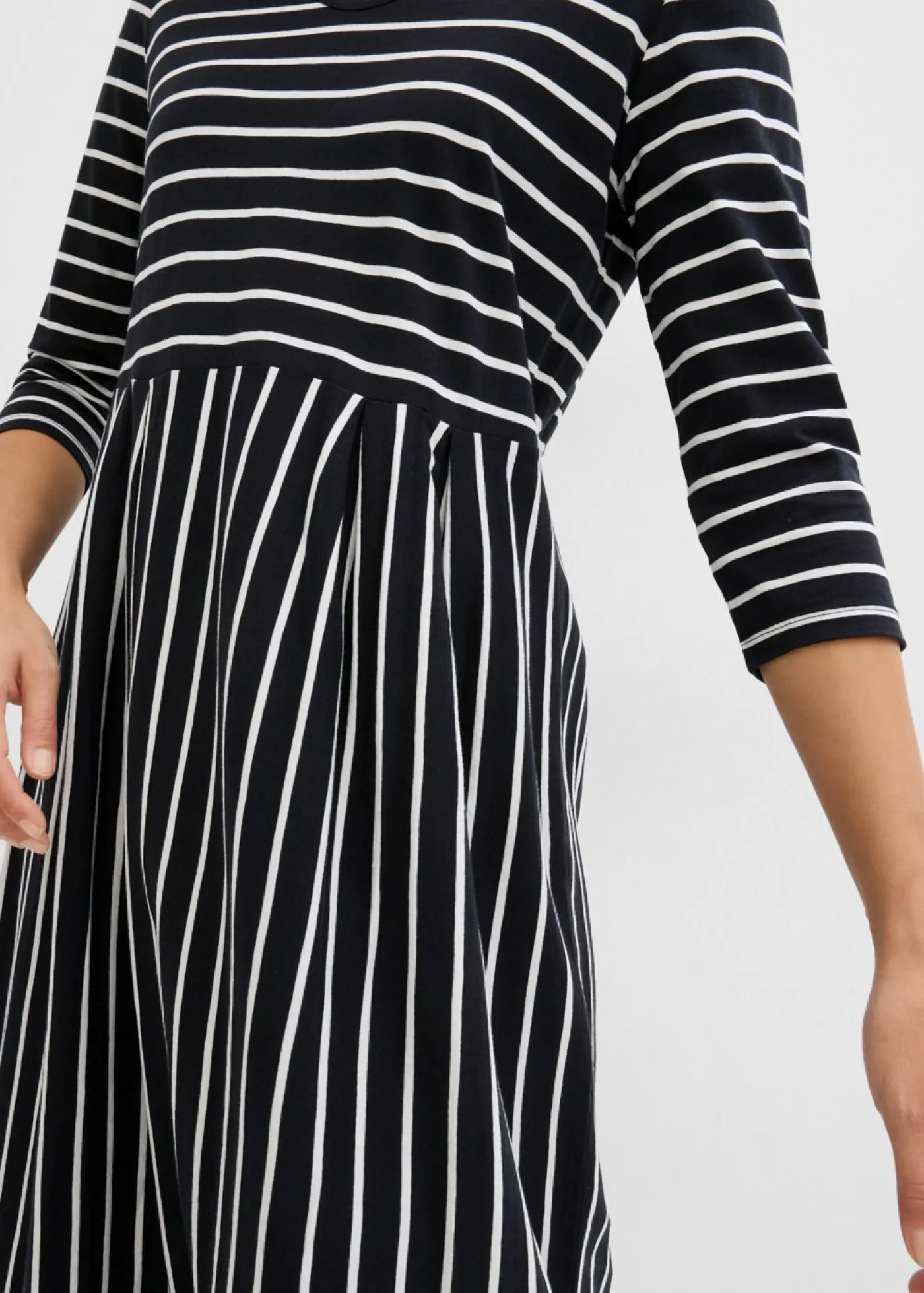 bonprix bonprix Vestidos>Vestido midi de punto de algodón negro-blanco lana con rayas