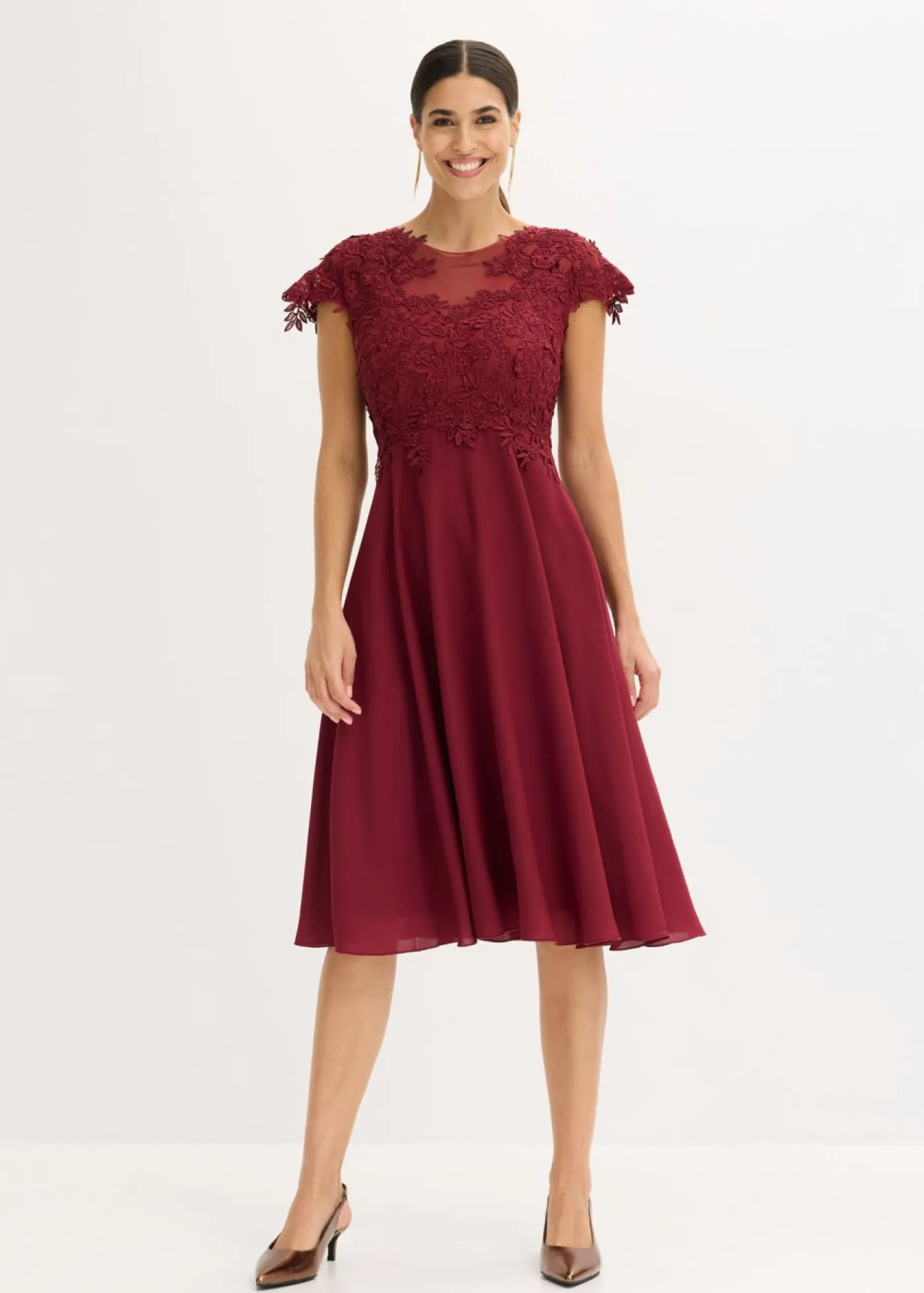 bonprix bonprix Vestidos|Ropa Elegante>Vestido midi de tul delicado con encaje Rojo rubí