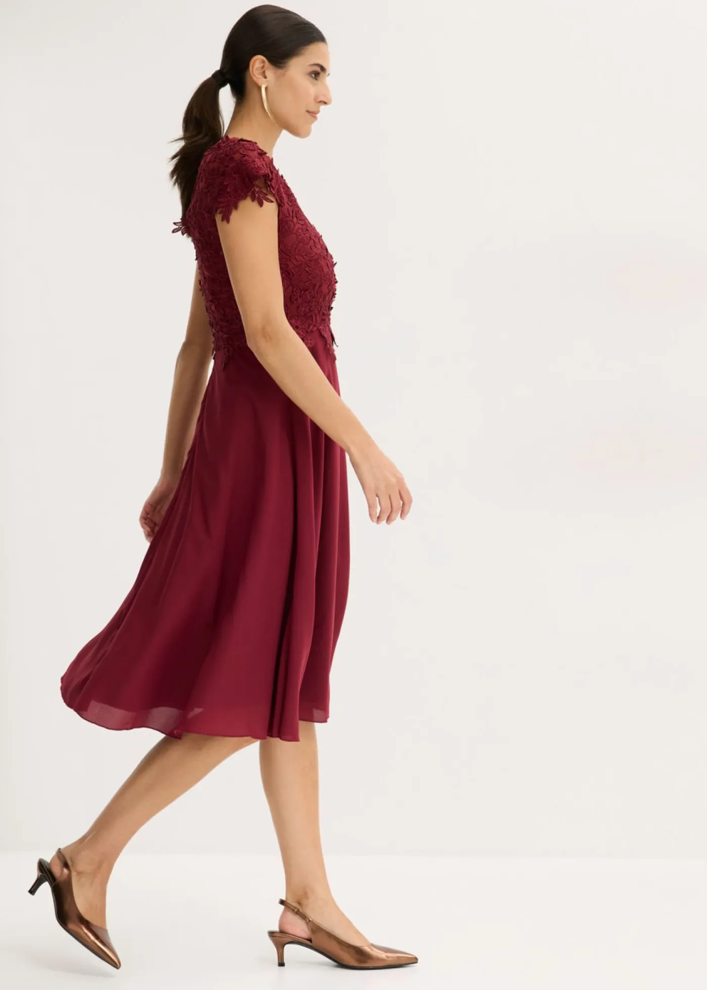 bonprix bonprix Vestidos|Ropa Elegante>Vestido midi de tul delicado con encaje Rojo rubí