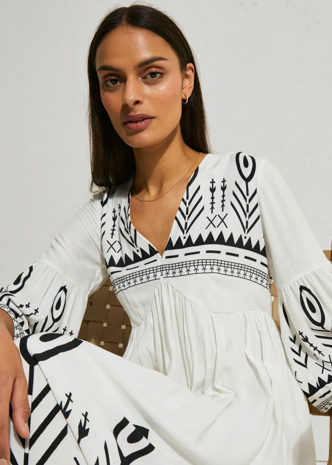 bonprix bonprix Vestidos>Vestido midi de viscosa fluida Blanco