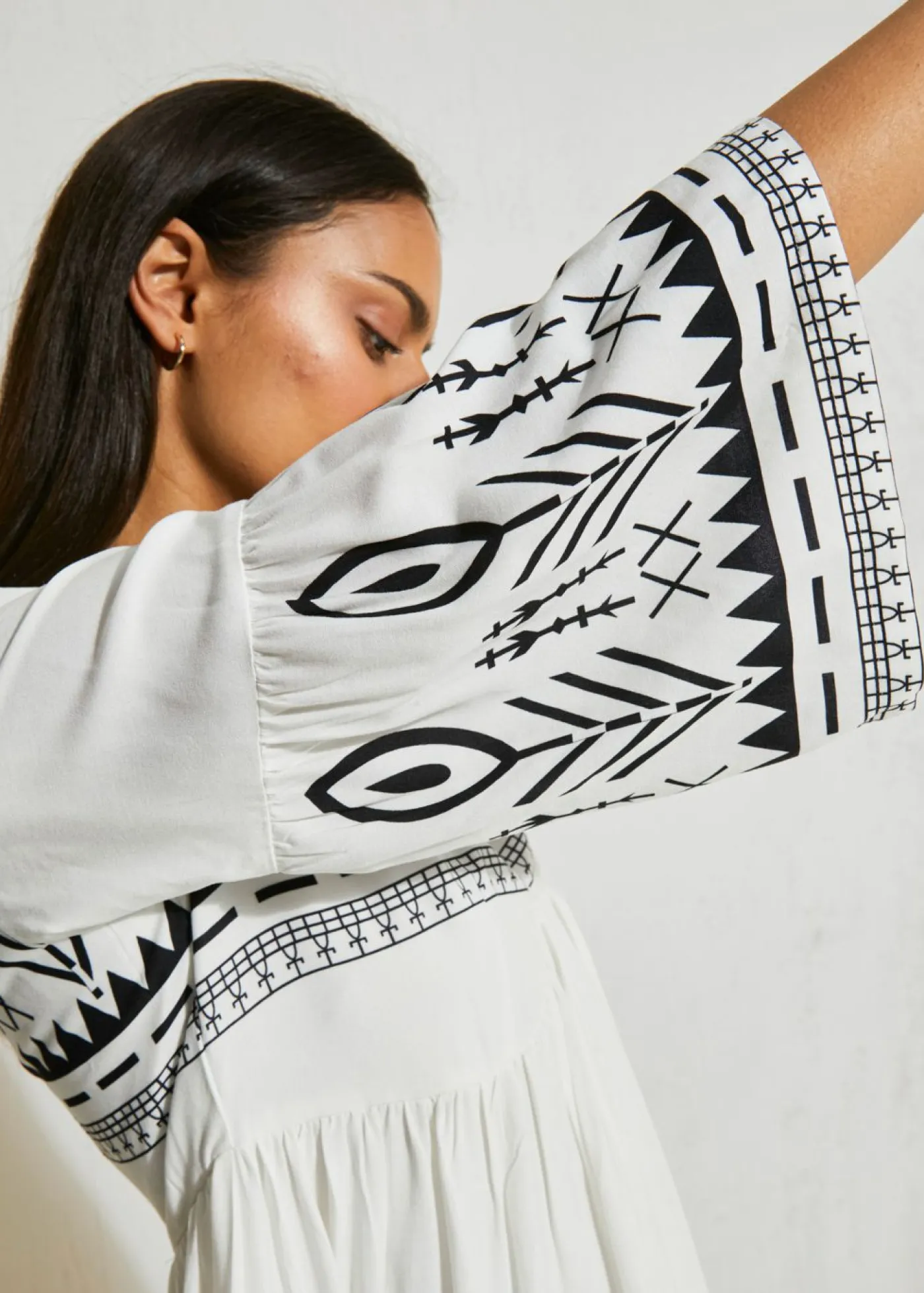 bonprix bonprix Vestidos>Vestido midi de viscosa fluida Blanco