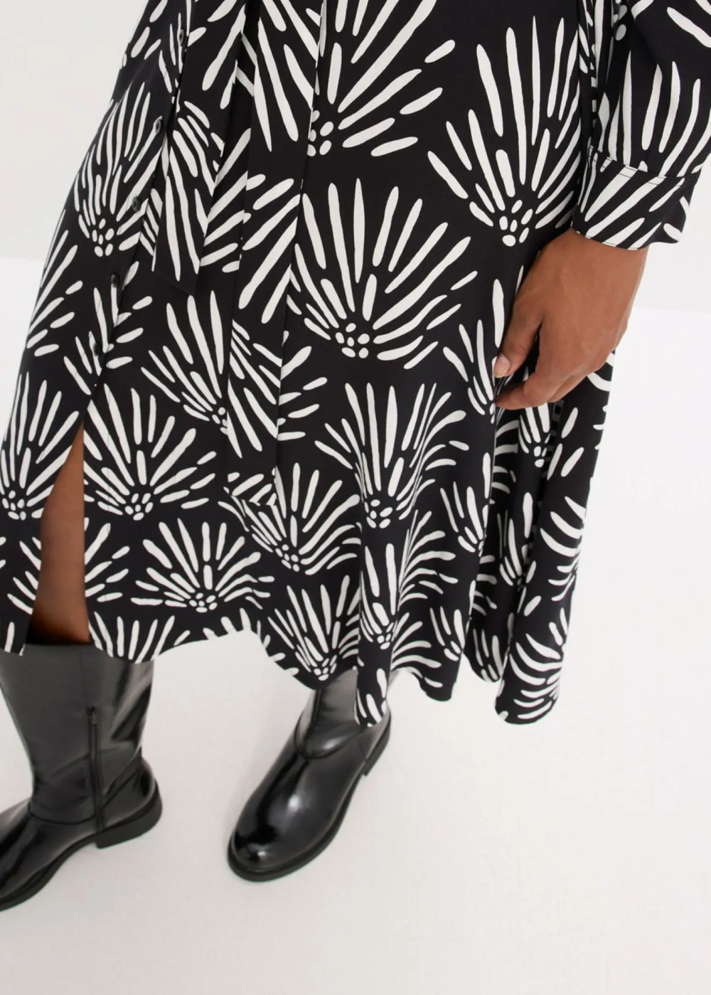 bonprix bonprix Vestidos>Vestido midi de viscosa fluida Negro-blanco