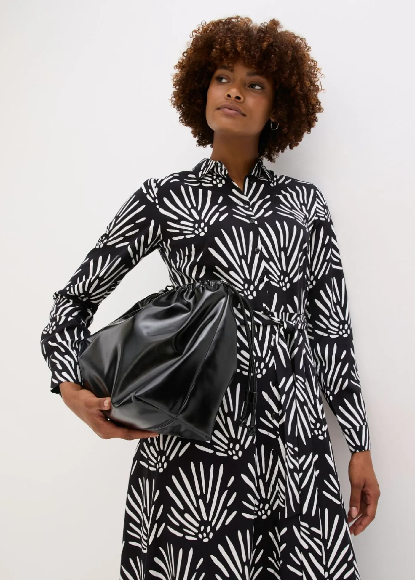 bonprix bonprix Vestidos>Vestido midi de viscosa fluida Negro-blanco