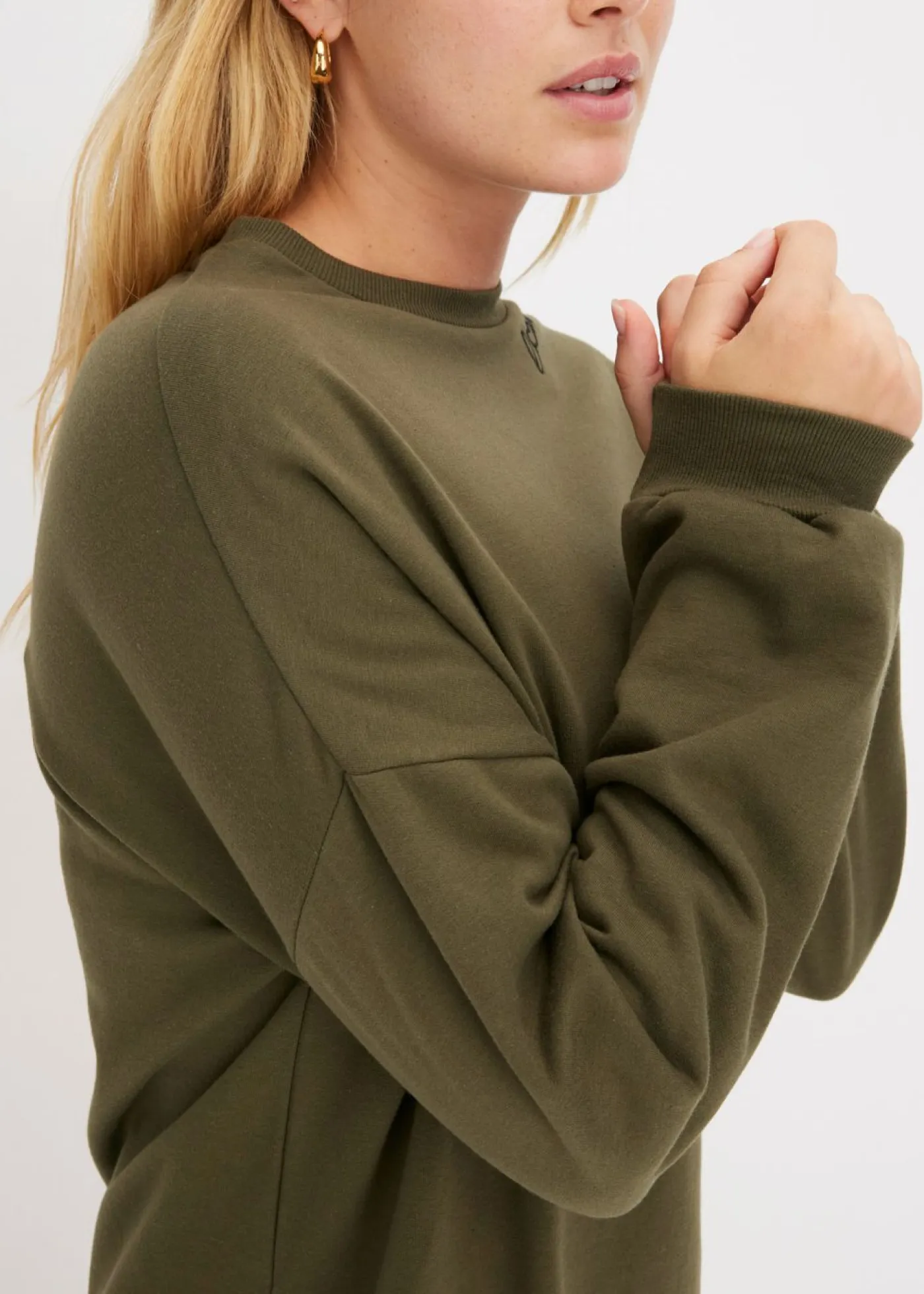 bonprix bonprix Ropa Cómoda|Vestidos>Vestido oversize tipo sudadera Verde oliva oscuro