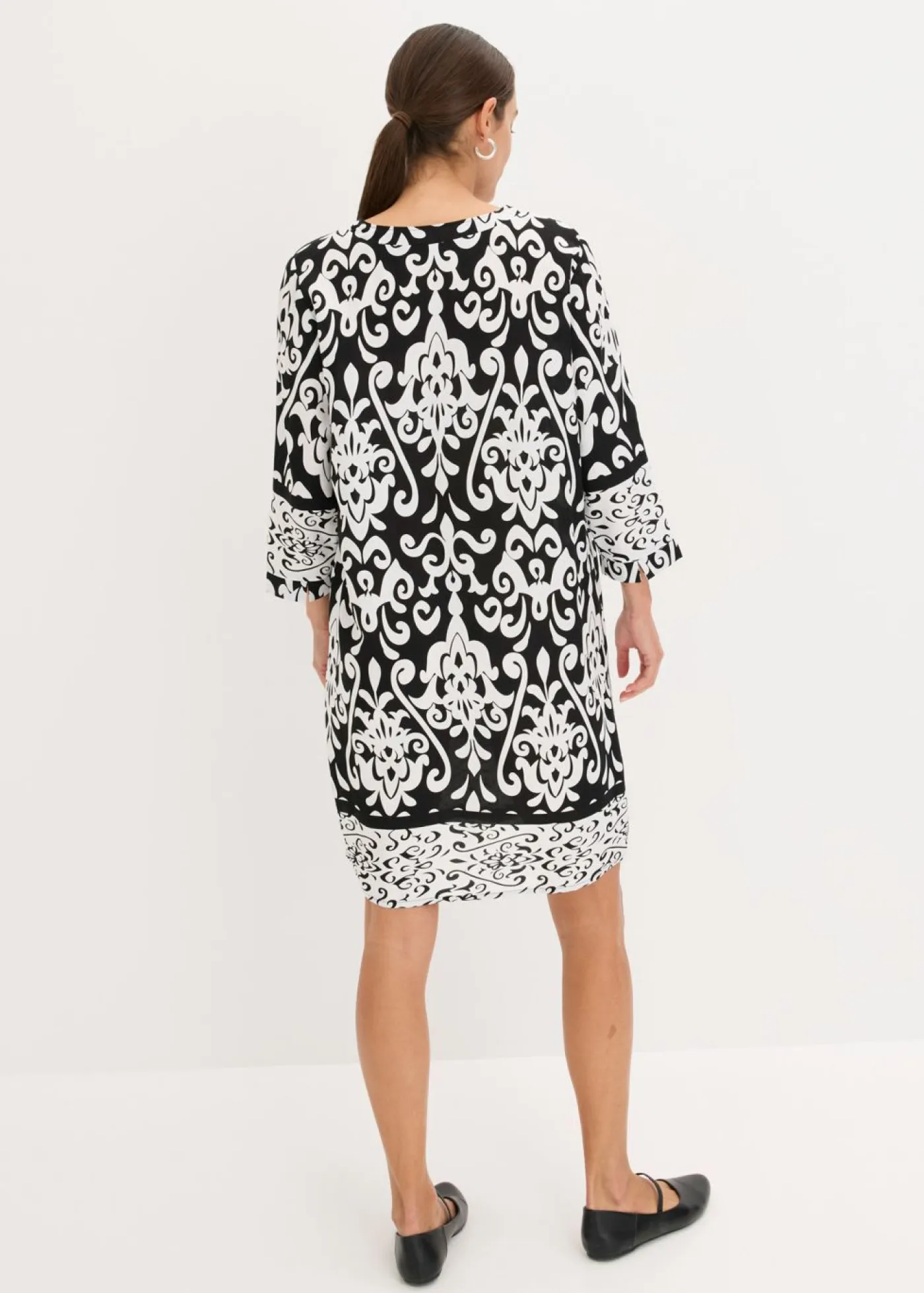 bonprix bonprix Vestidos|Novedades>Vestido tipo túnica de viscosa fluida Negro-blanco estampado