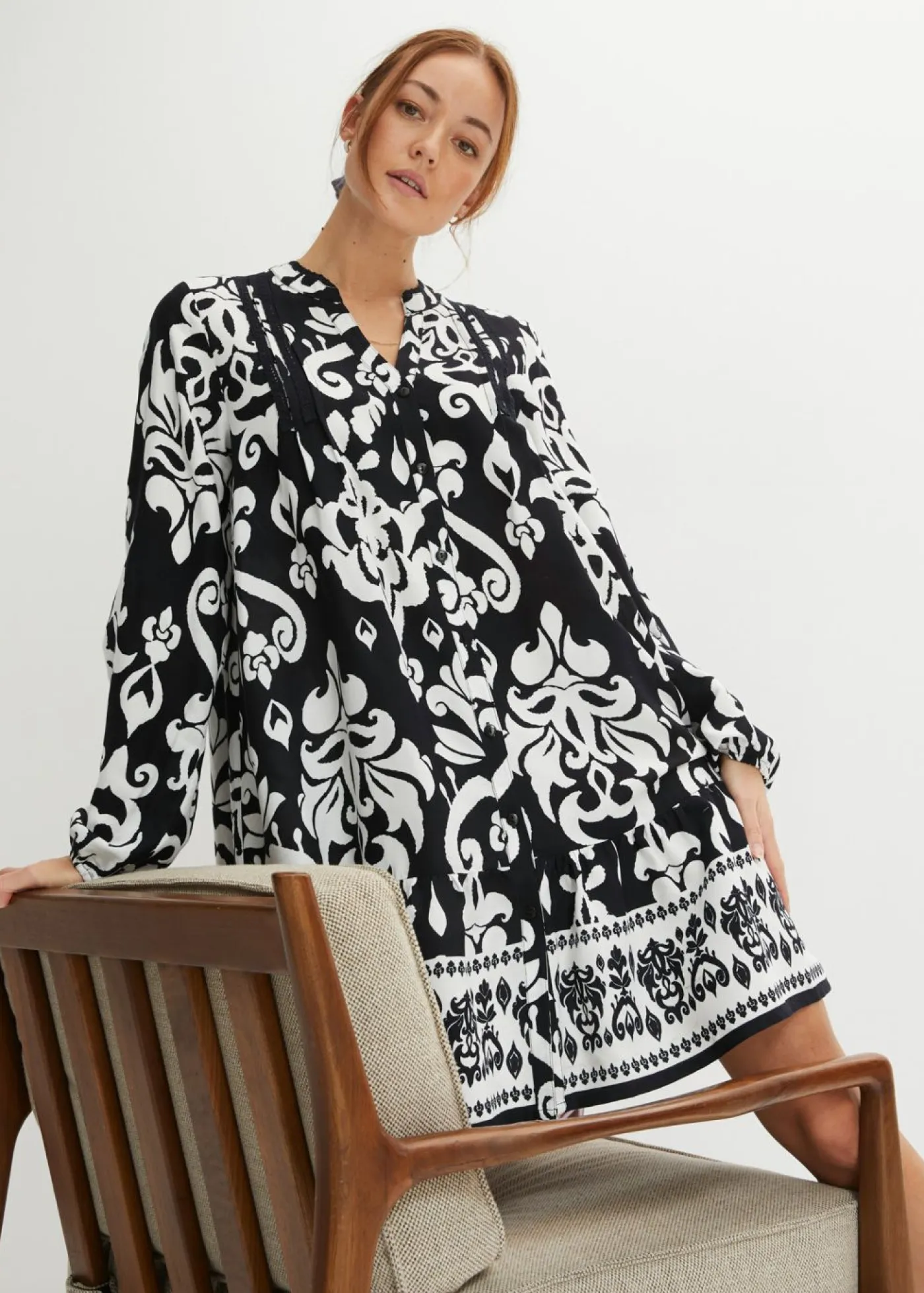 bonprix bonprix Vestidos>Vestido tipo túnica de viscosa fluida Negro-blanco con estampado gráfico