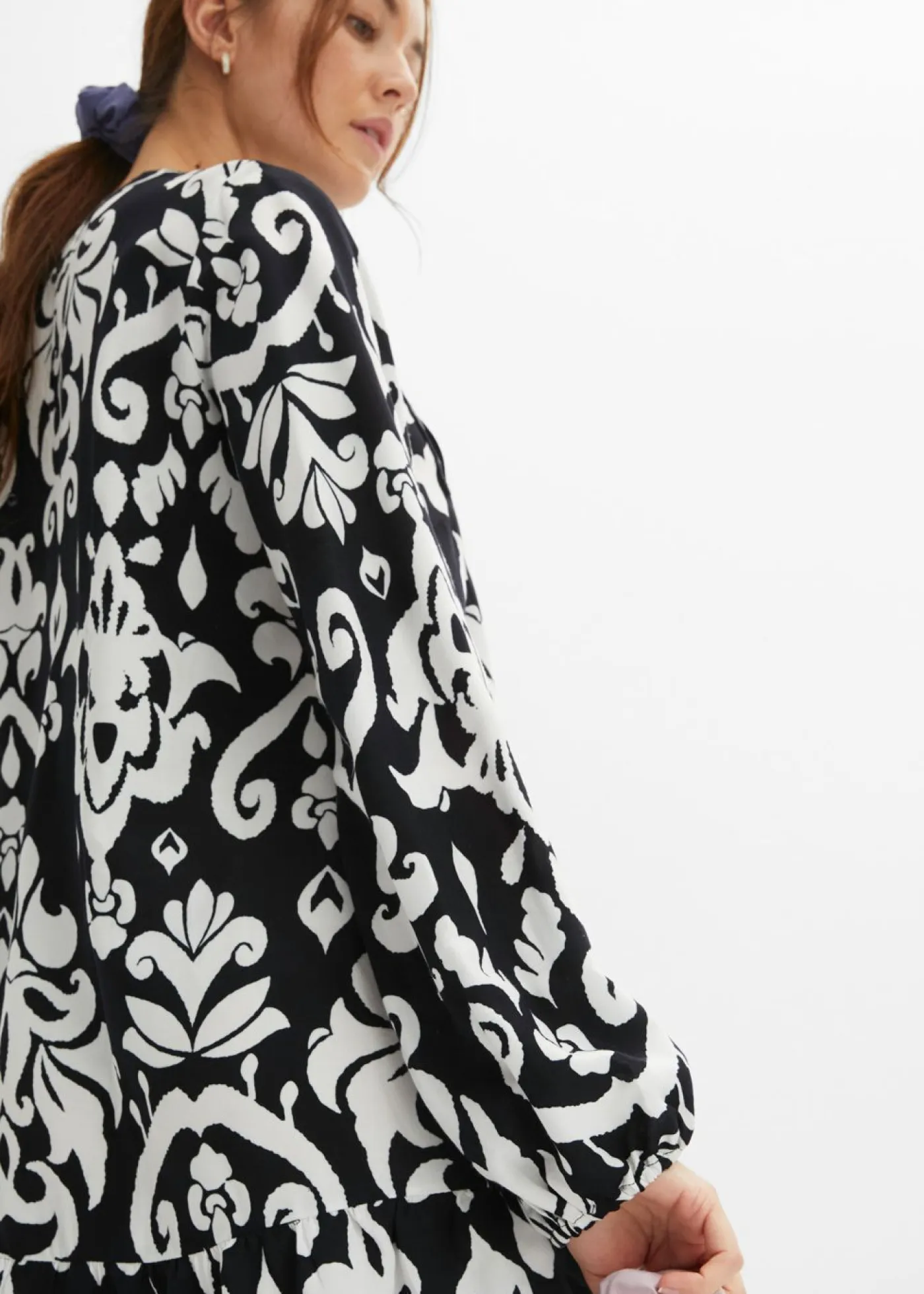 bonprix bonprix Vestidos>Vestido tipo túnica de viscosa fluida Negro-blanco con estampado gráfico