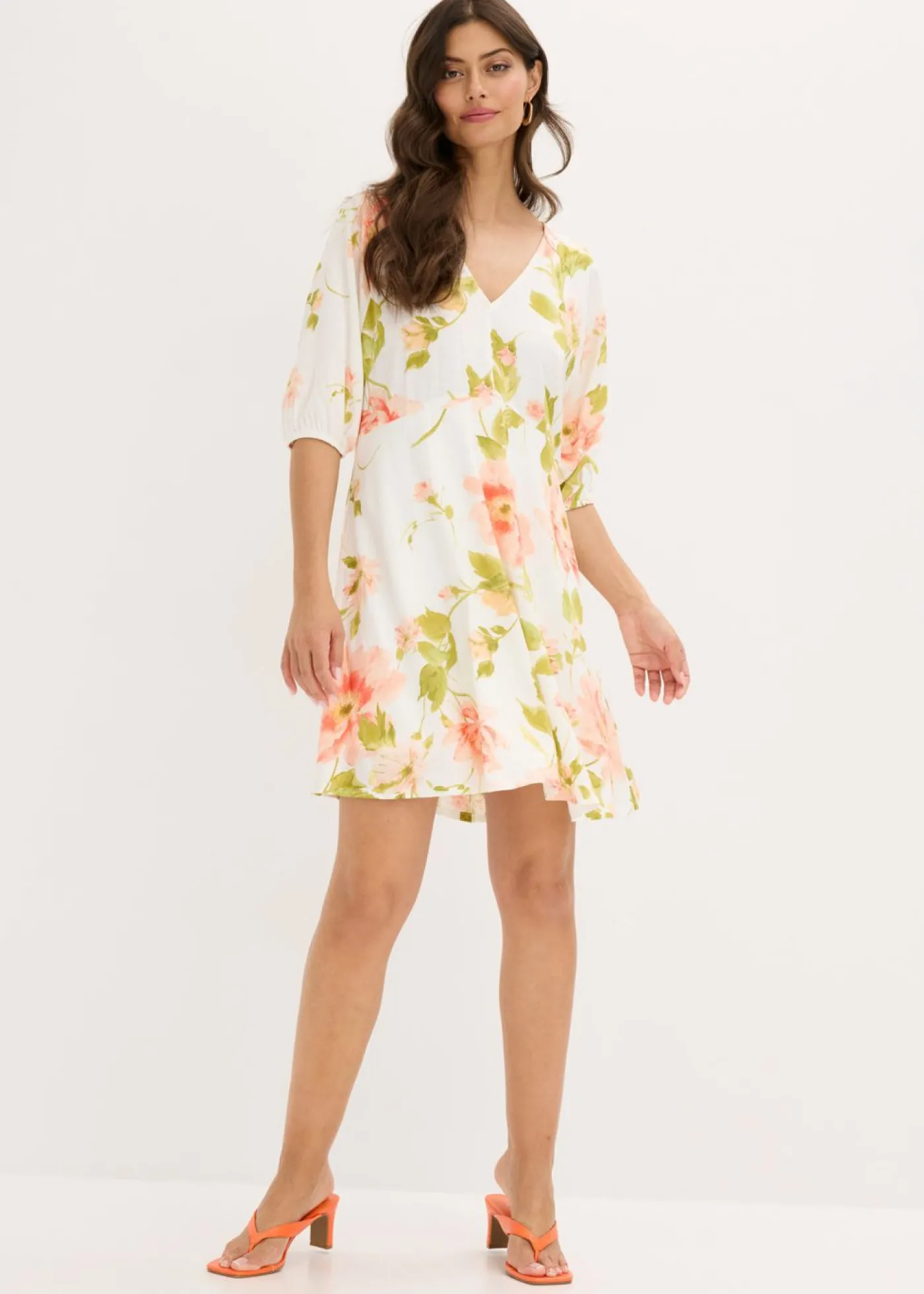 bonprix bonprix Vestidos>Vestido tipo túnica estampado de viscosa fluida blanco-melocotón-salmón claro con flores