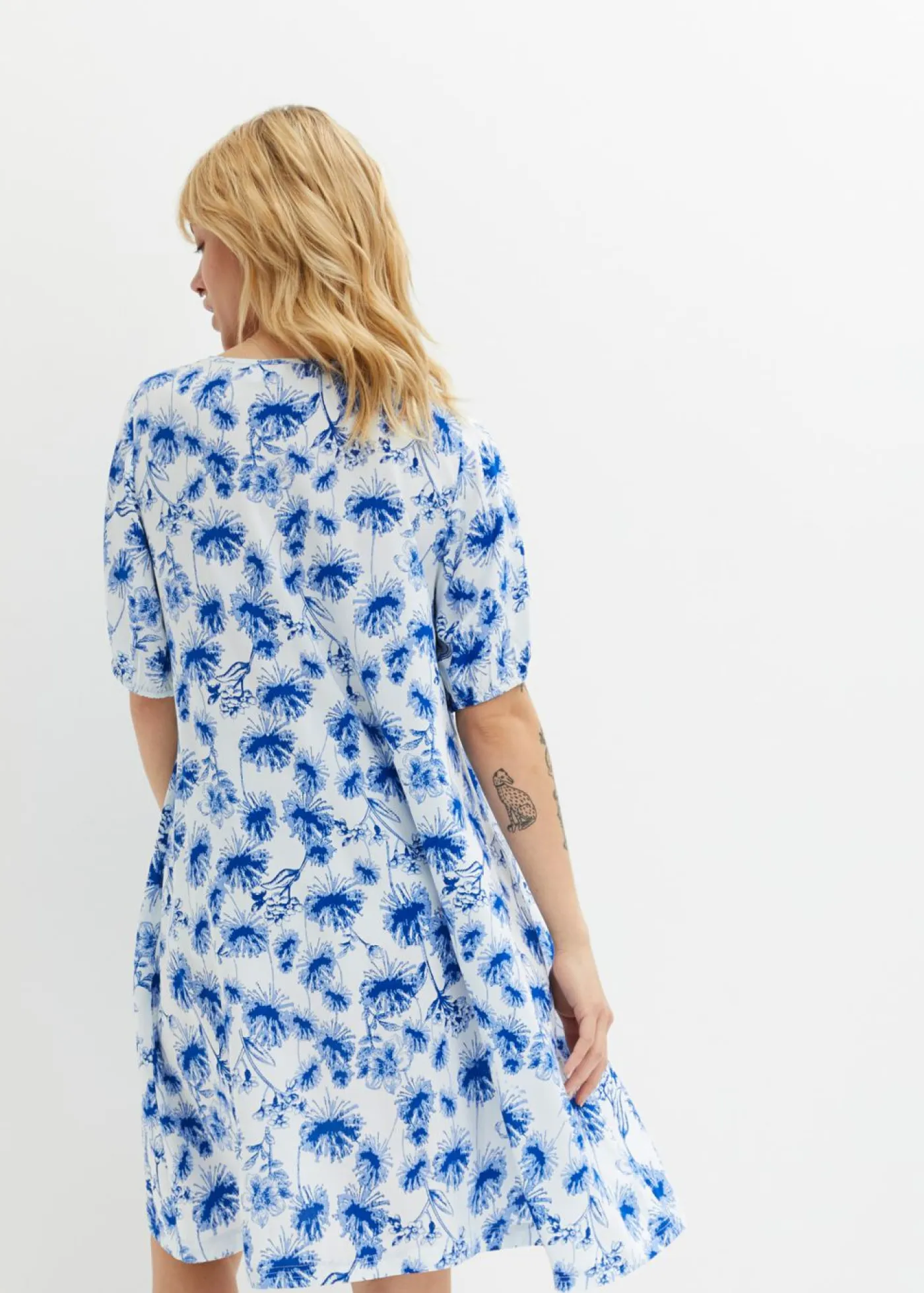 bonprix bonprix Vestidos>Vestido tipo túnica hasta la rodilla con detalles de encaje blanco/azur/azul perla