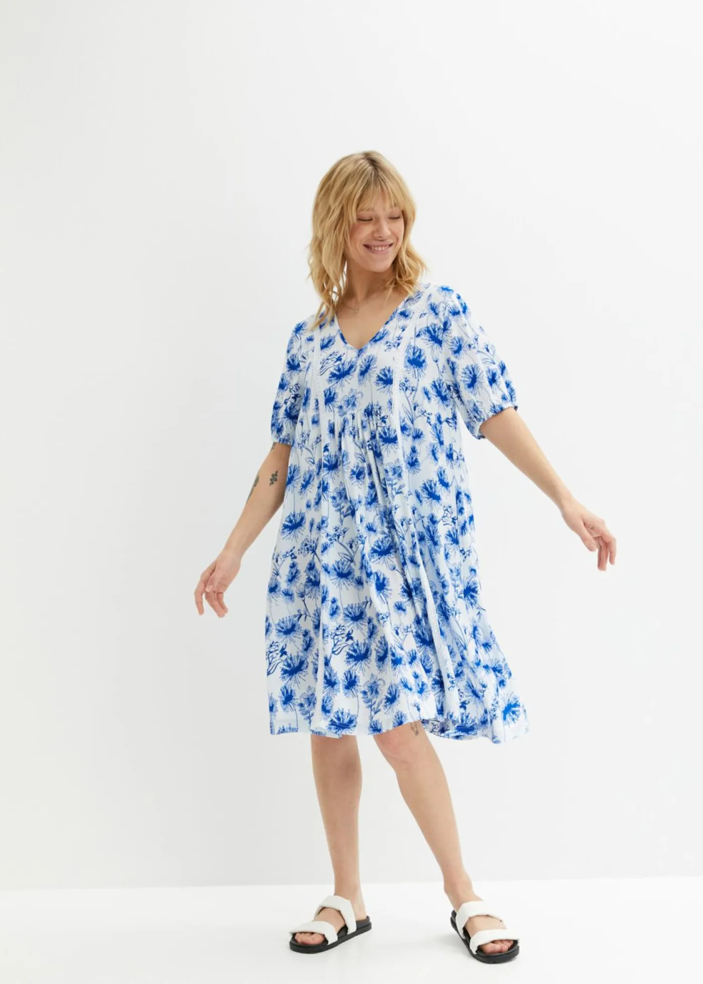 bonprix bonprix Vestidos>Vestido tipo túnica hasta la rodilla con detalles de encaje blanco/azur/azul perla