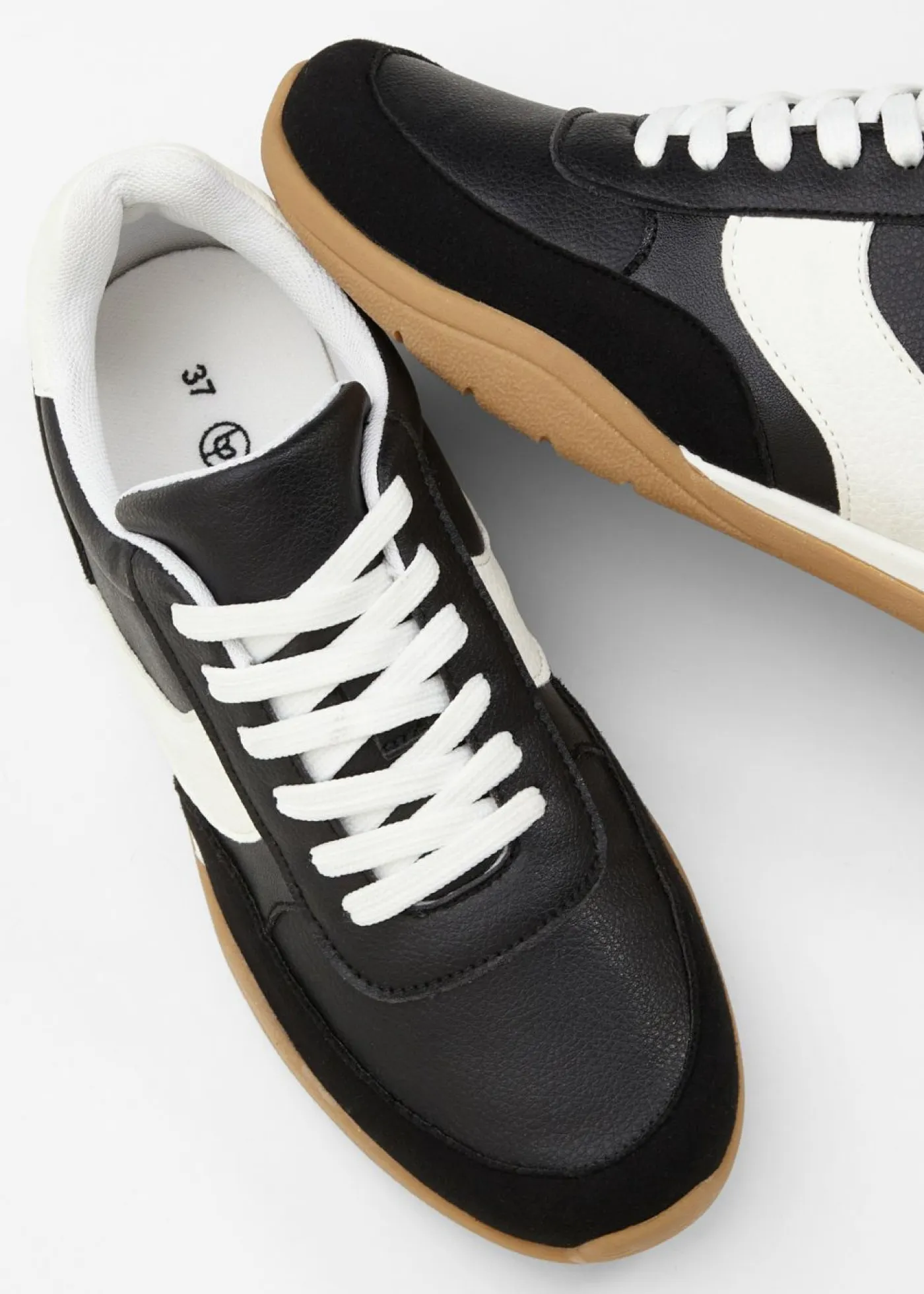 bonprix bonprix Novedades|Zapatillas>Zapatillas deportivas de estilo retro Negro-blanco