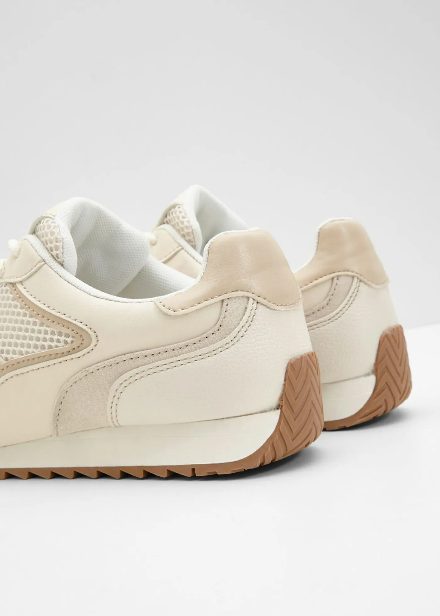 bonprix bonprix Novedades|Zapatillas>Zapatillas deportivas tipo chunky con inserto de malla Blanco perla-beige